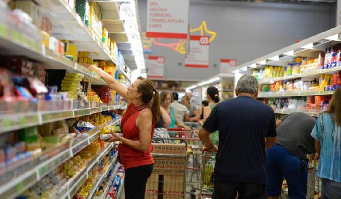 Preços dos alimentos puxam inflação na última semana de 2017