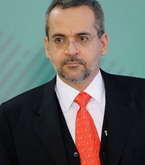 Centrão pede a Bolsonaro o FNDE e a demissão de Weintraub no MEC