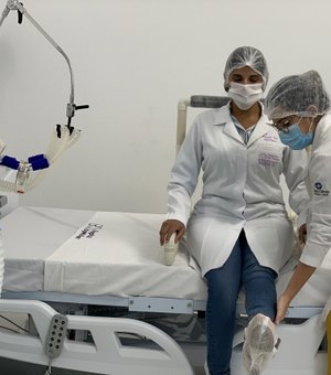 Cadeira de PVC reabilita paciente com Covid-19 na UTI do Hospital da Mulher 