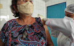 Idosos estão sendo vacinados contra Covid-19 em Matriz de Camaragibe
