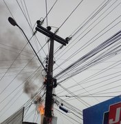 [Vídeo] Incêndio em poste de energia elétrica assusta moradores de Arapiraca