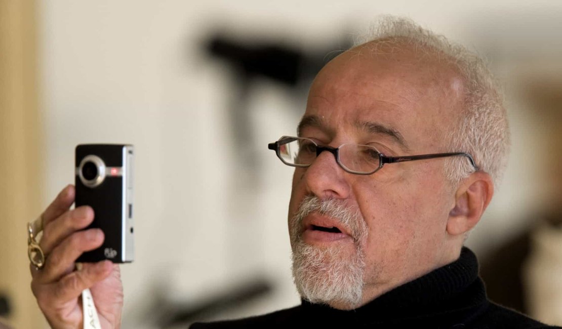 Paulo Coelho conta como foi torturado durante a ditadura militar