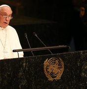 Países que fabricam armas de guerra fomentam migração, mas recusam refugiados, diz Papa Francisco