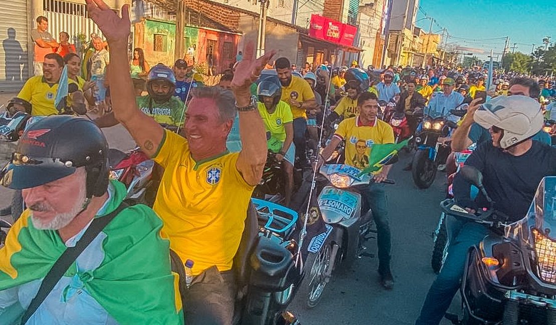 Collor encerra campanha com mega motocarreata pelas ruas de Arapiraca