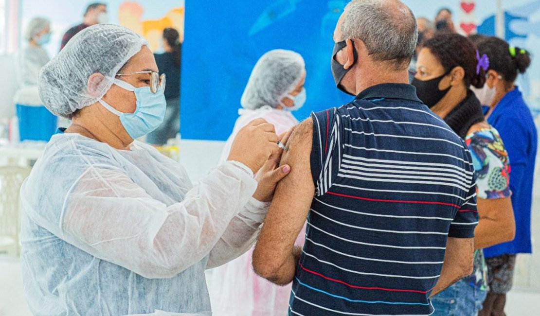 Arapiraca vacina população acima de 50 anos a partir desta sexta-feira (11)
