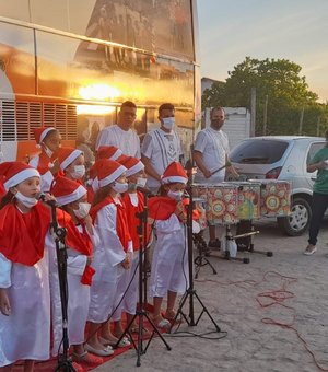 [Vídeo] Apresentação de coral infantil emociona público em frente à igreja do bairro Nova Esperança