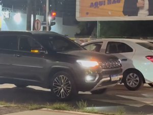 Imagens flagram motorista de SUV na contramão na Avenida Fernandes Lima