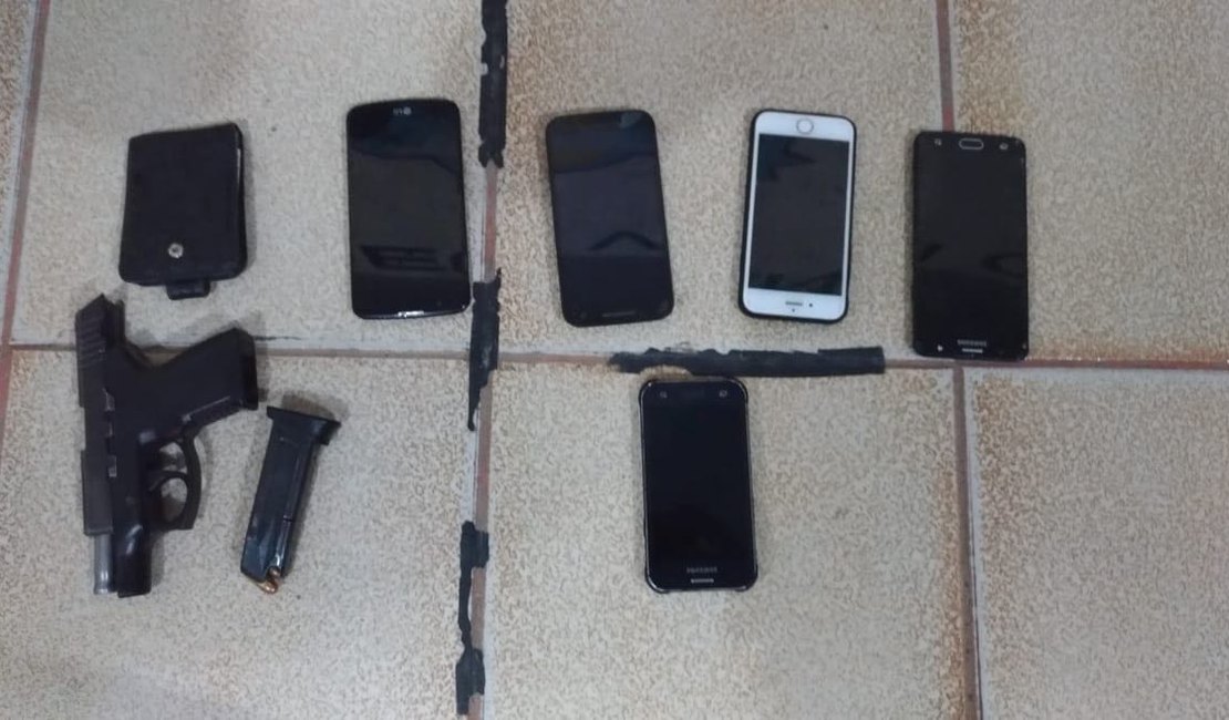 Dupla de assaltantes é presa com cinco celulares e uma pistola no Sertão