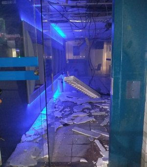 Polícia de Porto Calvo é atacada durante roubo a agências bancárias da cidade