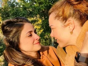 Fernanda Souza assume bissexualidade e publica foto com namorada