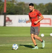 Sem clima e rendimento, Isla vê futuro incerto em seu último ano de contrato com o Flamengo