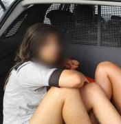 Jovem é presa após ser flagrada por câmeras vendendo drogas na Jatiúca