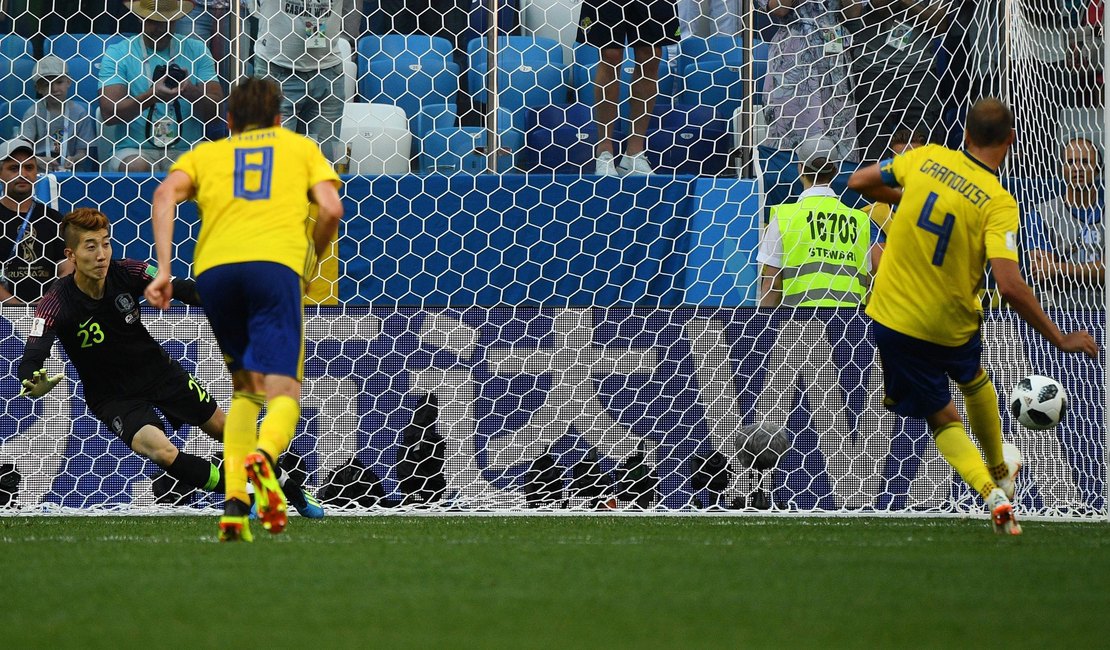 Suécia vence Coreia do Sul com pênalti marcado com auxílio do VAR