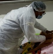 Prefeitura de Maceió vacina 93% de idosos acamados acima dos 83 anos
