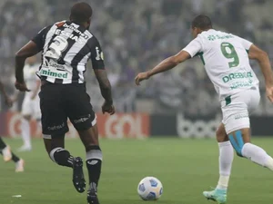 Com direito a pênalti perdido, Ceará bate Cuiabá e sonha com vaga na Libertadores
