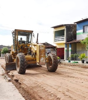 Prefeitura de Maragogi inicia pavimentação de rua de Barra Grande