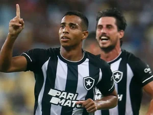 Perri fecha o gol, Botafogo bate o Fluminense no primeiro clássico do ano e entra no G4 do Carioca