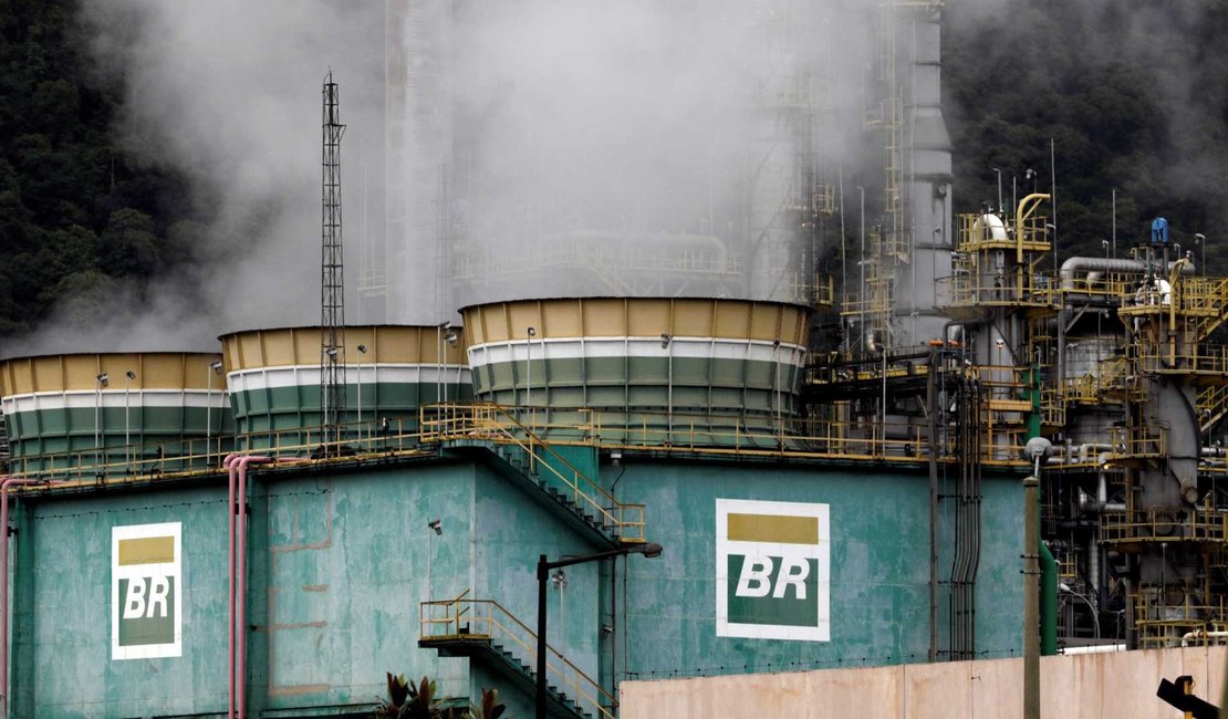 Petrobras eleva em 2,21% preço médio da gasolina nas refinarias, para R$ 1,5339