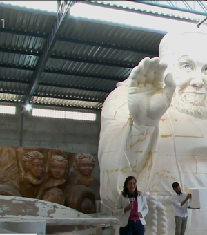 Escultor pernambucano divulga novas imagens do monumento de Frei Damião encomendado por Palmeira dos Índios