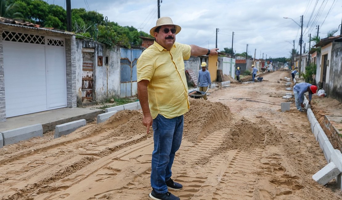 Moradores de Rio Largo são beneficiados com obras de pavimentação e drenagem