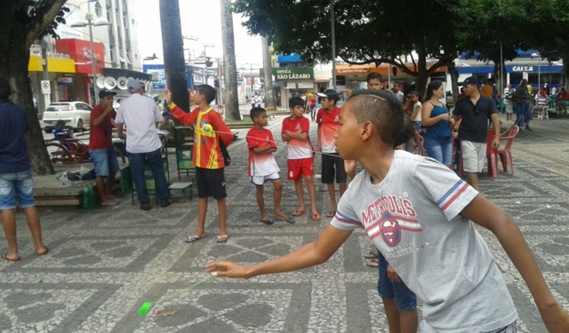 [VÍDEO] Praça Marques da Silva é palco para campeonato de ioiô
