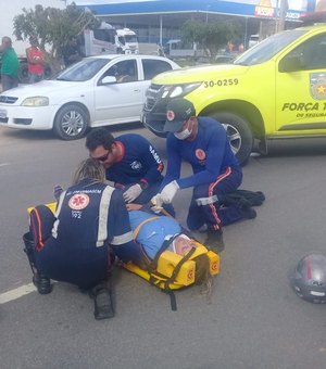 [Vídeo] Mulher sofre acidente com moto e é encaminhada para o Hospital de Emergência