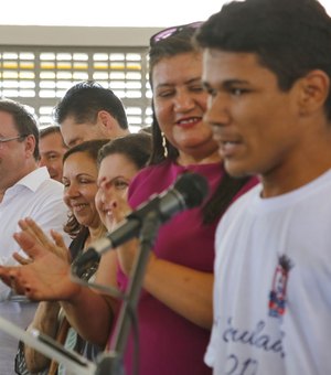 Luciano Barbosa inaugura ginásio poliesportivo em Teotônio Vilela