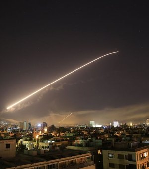 EUA, Reino Unido e França atacam Síria em resposta a suposto uso de armas químicas