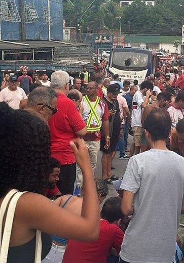 Micro-ônibus mata pelo menos quatro pessoas em procissão em Pernambuco no domingo de Páscoa