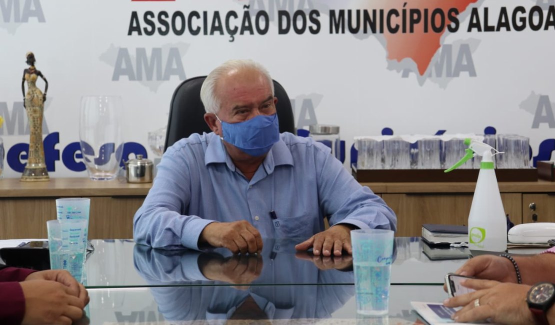 AMA: Sérgio Lira defende vacinação em professores