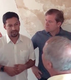 JHC, Marx Beltrão e Rodrigo Cunha visitam casas afetadas no Pinheiro