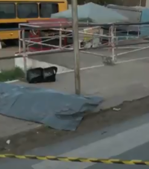 Motociclista morre ao colidir com semáforo na Avenida Menino Marcelo