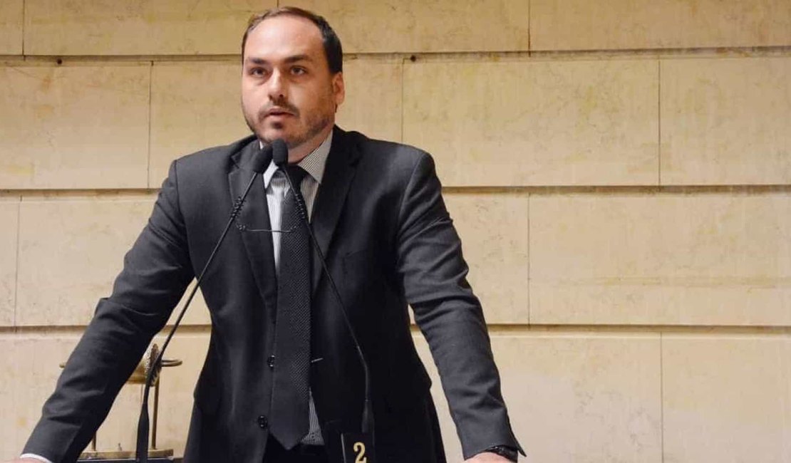 Carlos publica vídeo acusando Witzel por 'forjar provas'