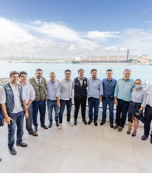 Prefeito JHC e ministro do Turismo visitam novo terminal de embarque do Porto de Maceió