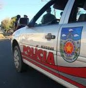 Polícia encontra arma e drogas em residência do bairro do Jacintinho 