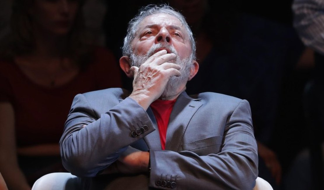 PT apresenta Lula como candidato à presidência em grande festa