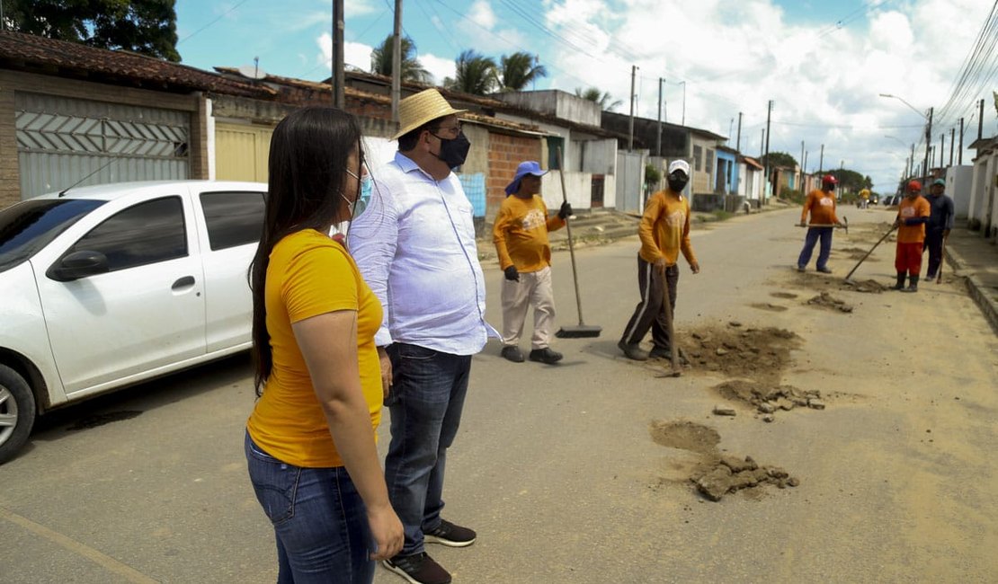 Prefeitura de Rio largo inicia obras para tapar buracos nas ruas da cidade