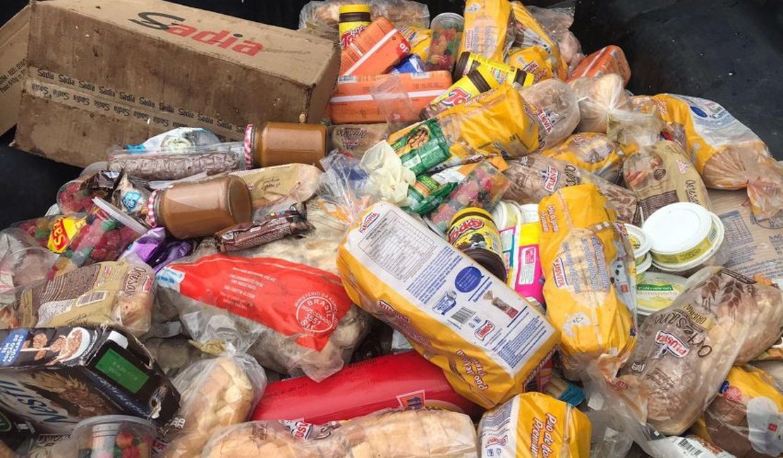 600kg de alimentos impróprios são removidos de mercados em Maceió