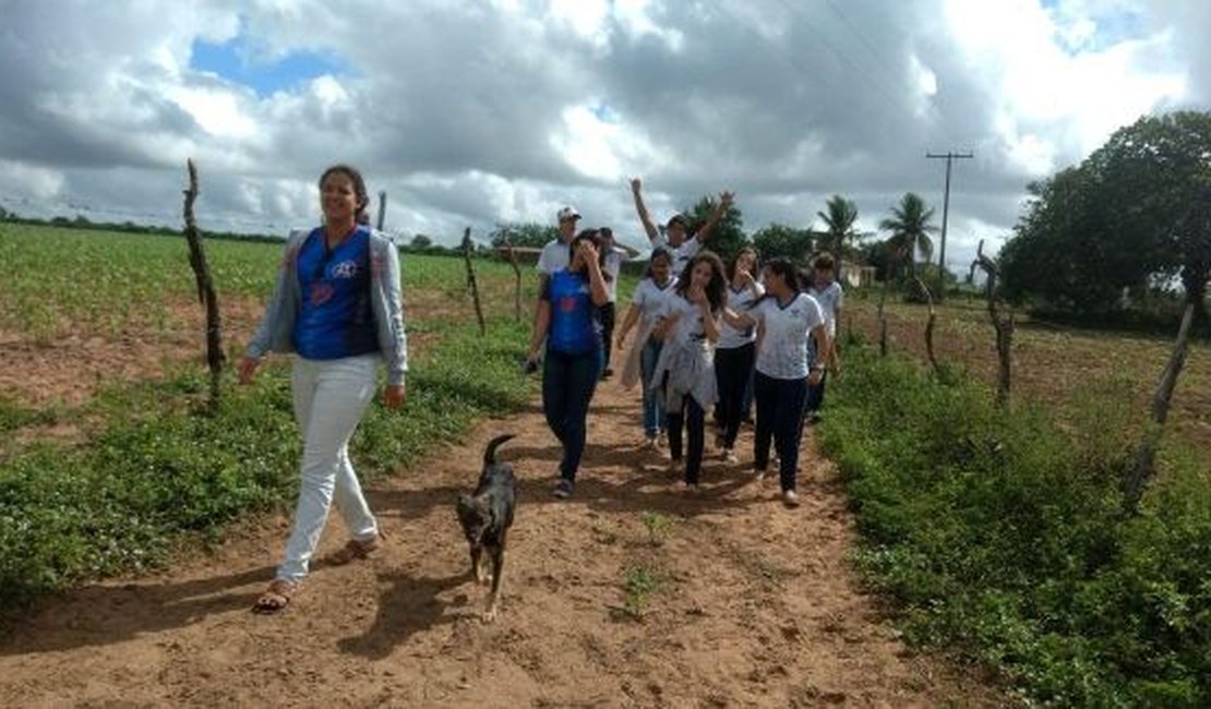 Estudantes dão novo uso a plantas e criam alternativa para cuidado de cabelos em Palmeira