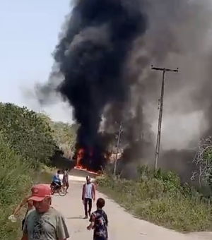 [Vídeo] Ônibus escolar de Cacimbinhas sofre pane e pega fogo enquanto transportava crianças