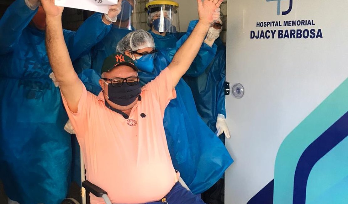[Vídeo]Covid-19: nove pacientes do Hospital Afra Barbosa recebem alta médica