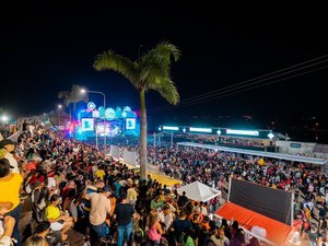 Público aprova e lota arquibancada instalada pela Prefeitura de Penedo para shows da Festa de Bom Jesus