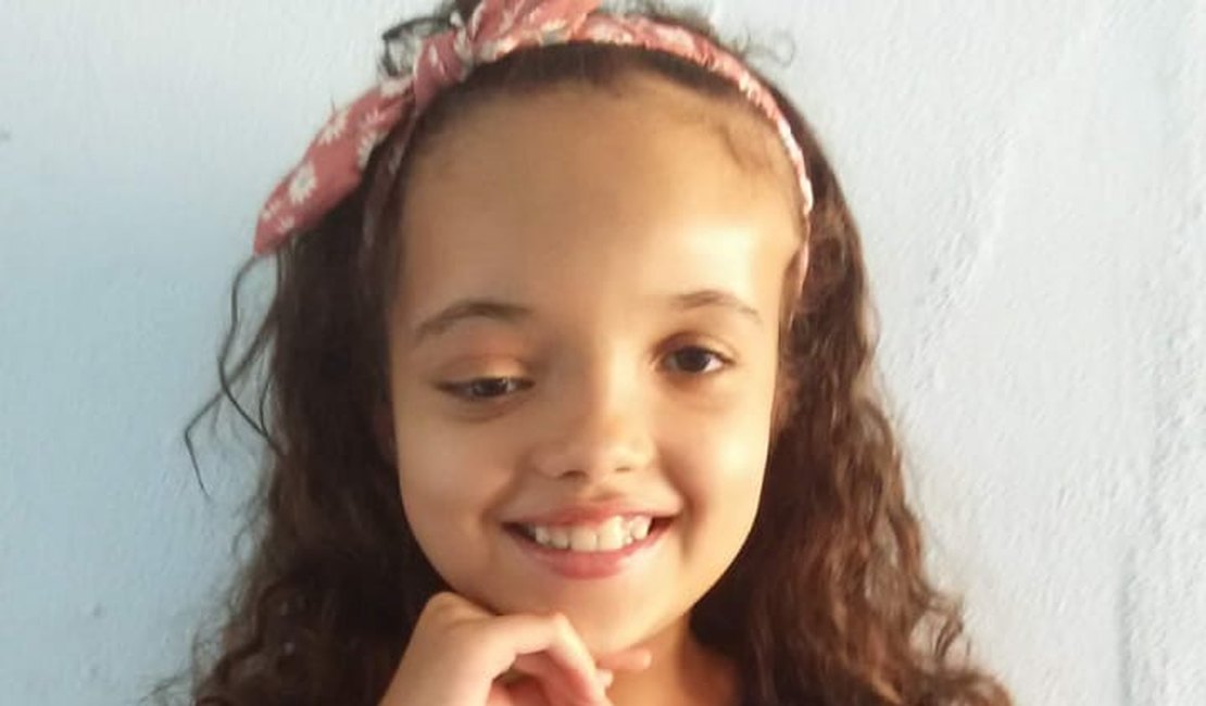 Menina de oito anos precisa de doação de sangue A+ para realizar cirurgia de reconstrução facial