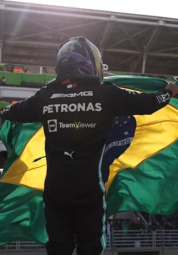 Lewis Hamilton rebate Nelson Piquet após ex-piloto usar termo racista