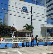Membros do Sindjornal protestam contra demissões não pagas da Gazeta de Alagoas