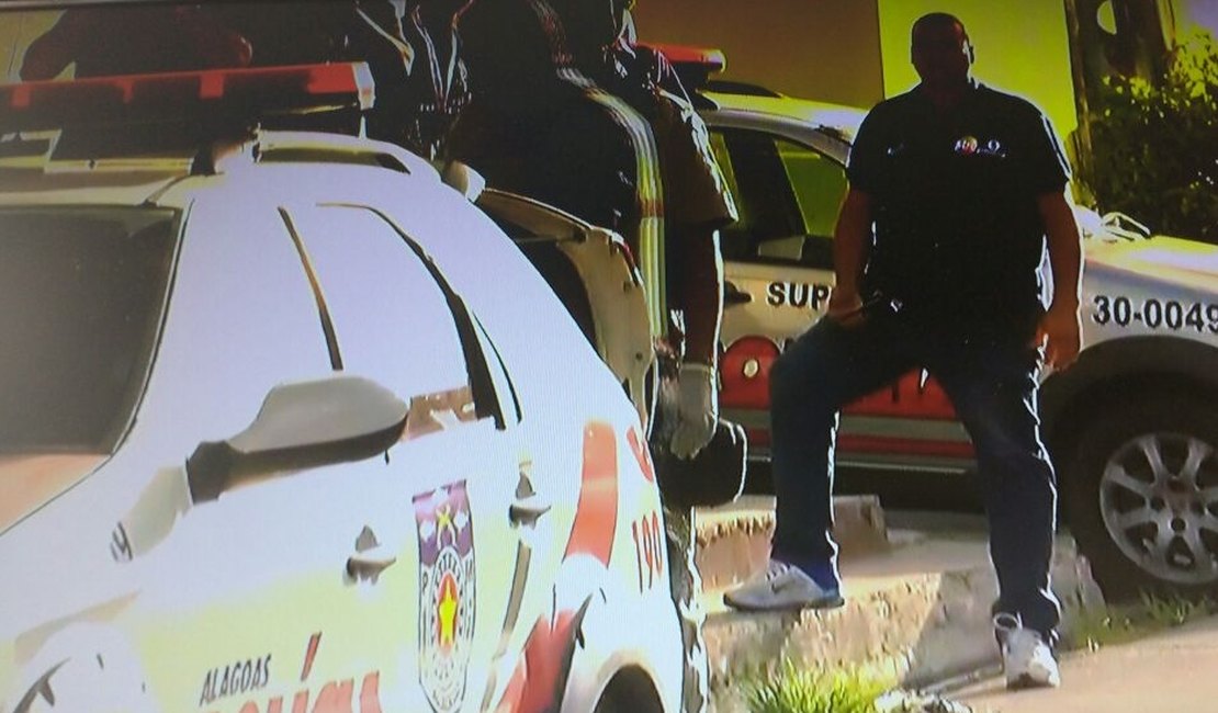 Polícia prende cinco suspeitos de tráfico de drogas