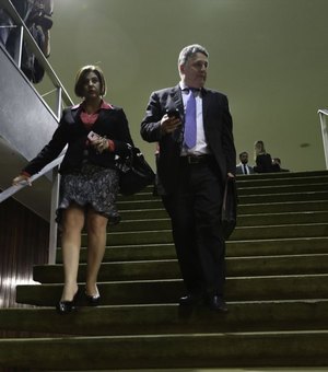 Polícia prende novamente ex-governadores Rosinha e Garotinho