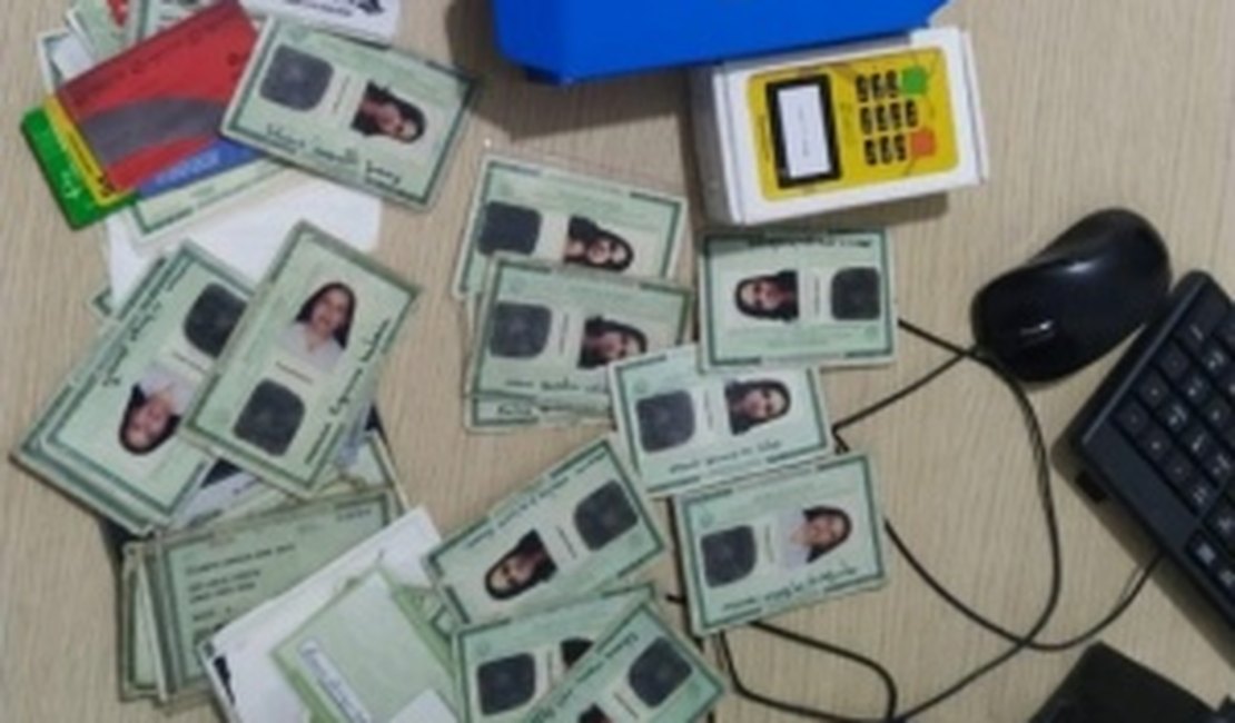 Polícia apreende 27 RGs após mulher apresentar documento falsificado, em Maceió