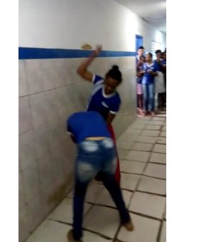 [Vídeo] Briga entre alunas dentro de escola de Matriz de Camaragibe viraliza