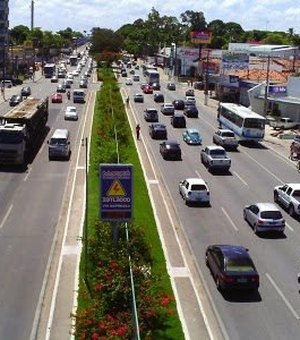 Idosa é atropelada por motociclista na Avenida Fernandes Lima